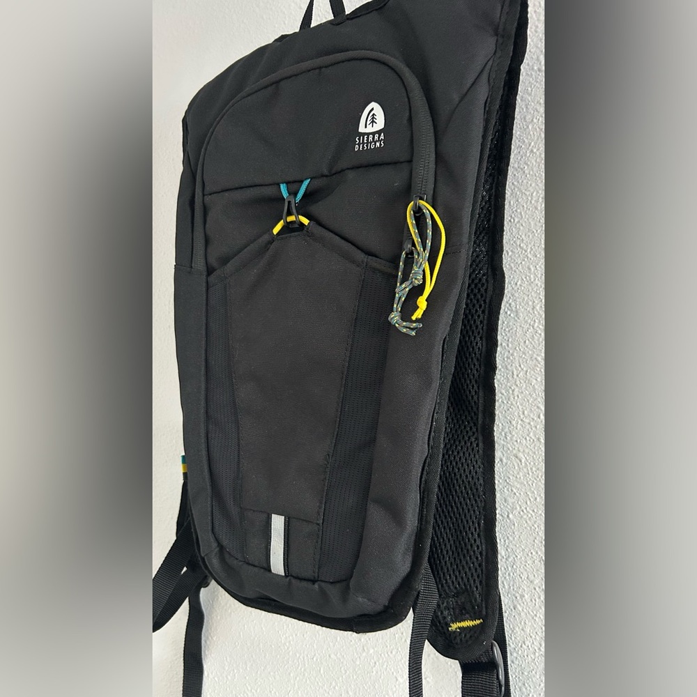 Sierra Designs Black Hydration Backpack - Picture 2 of 5